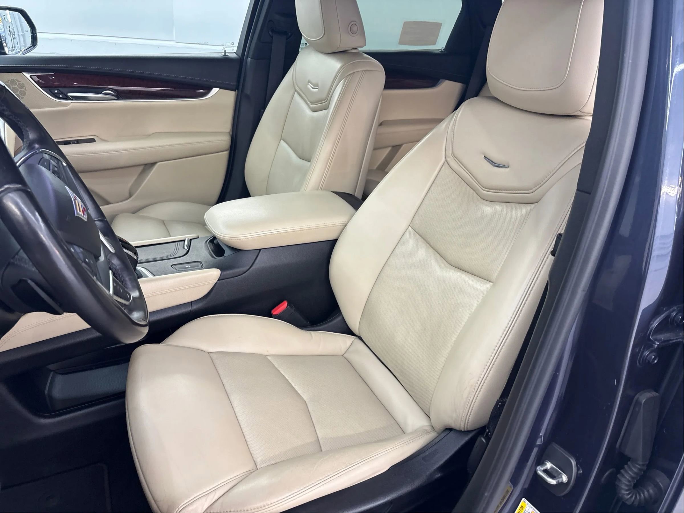 Used 2018 Cadillac XT5 Luxury w/ Driver Awareness Package image 13