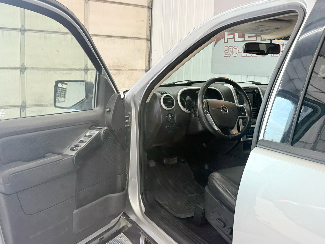 Used 2010 Mercury Mountaineer Premier image 13