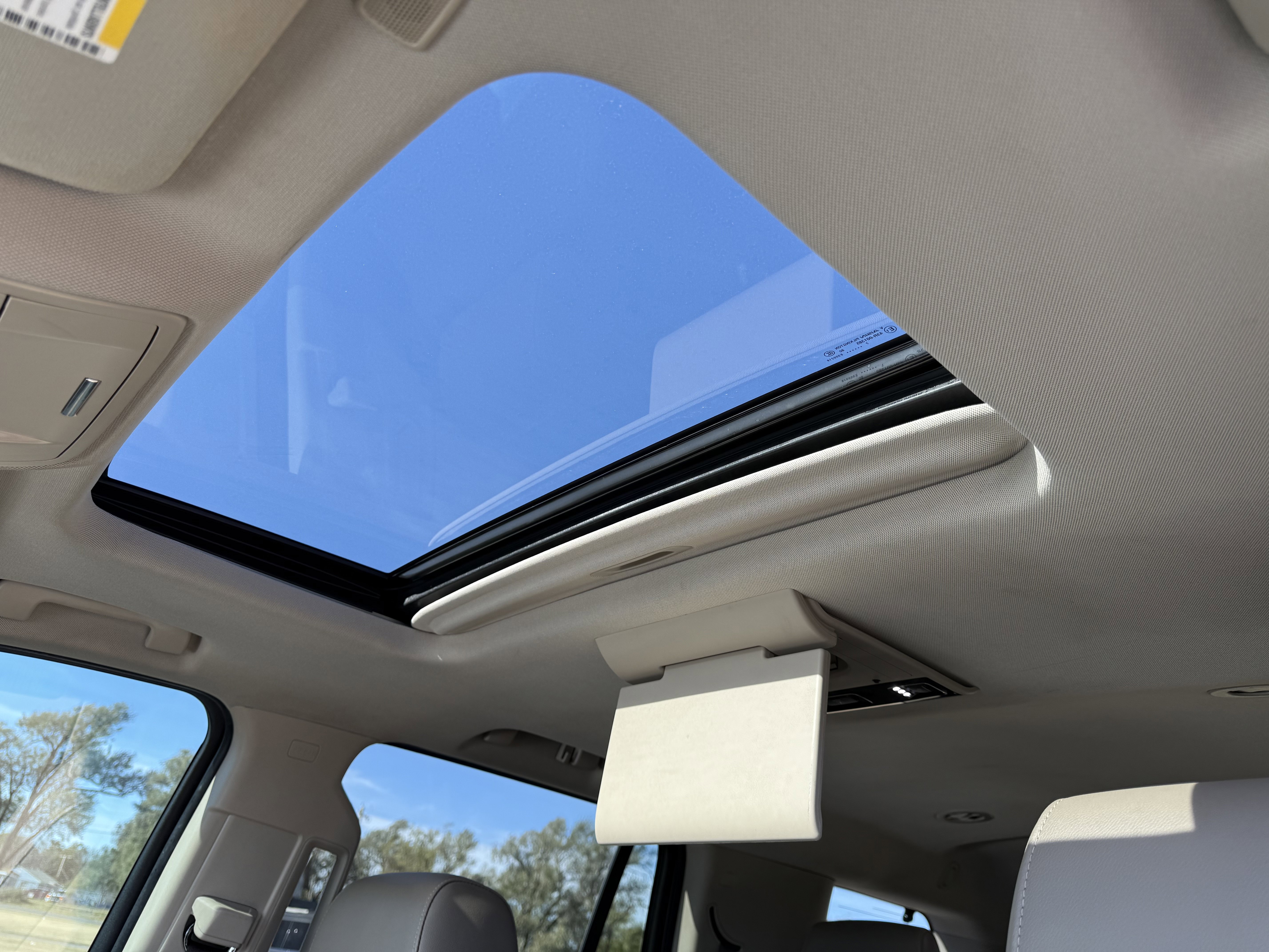 Used 2017 GMC Yukon SLT w/ Premium Edition image 13