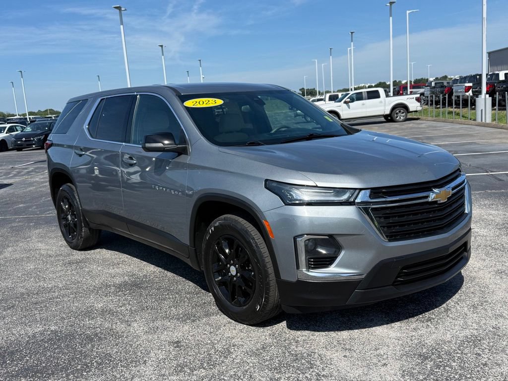 Used 2023 Chevrolet Traverse LS FWD image 2