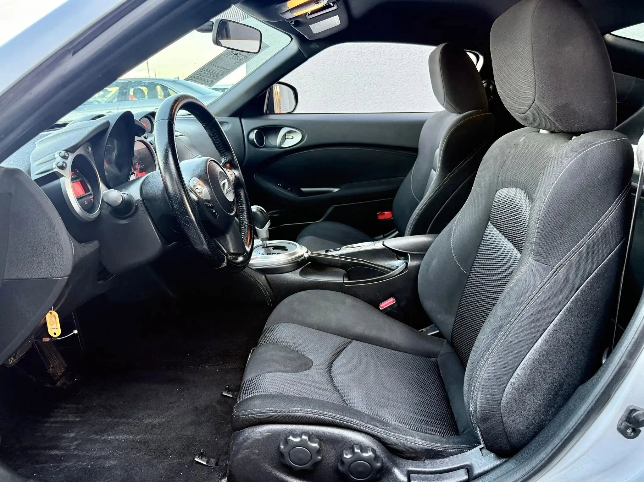 Used 2016 Nissan 370Z Coupe image 2