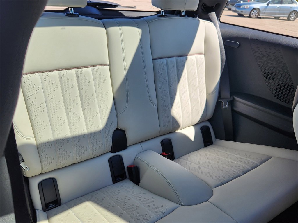 Used 2025 MINI Cooper 2-Door Hardtop image 17