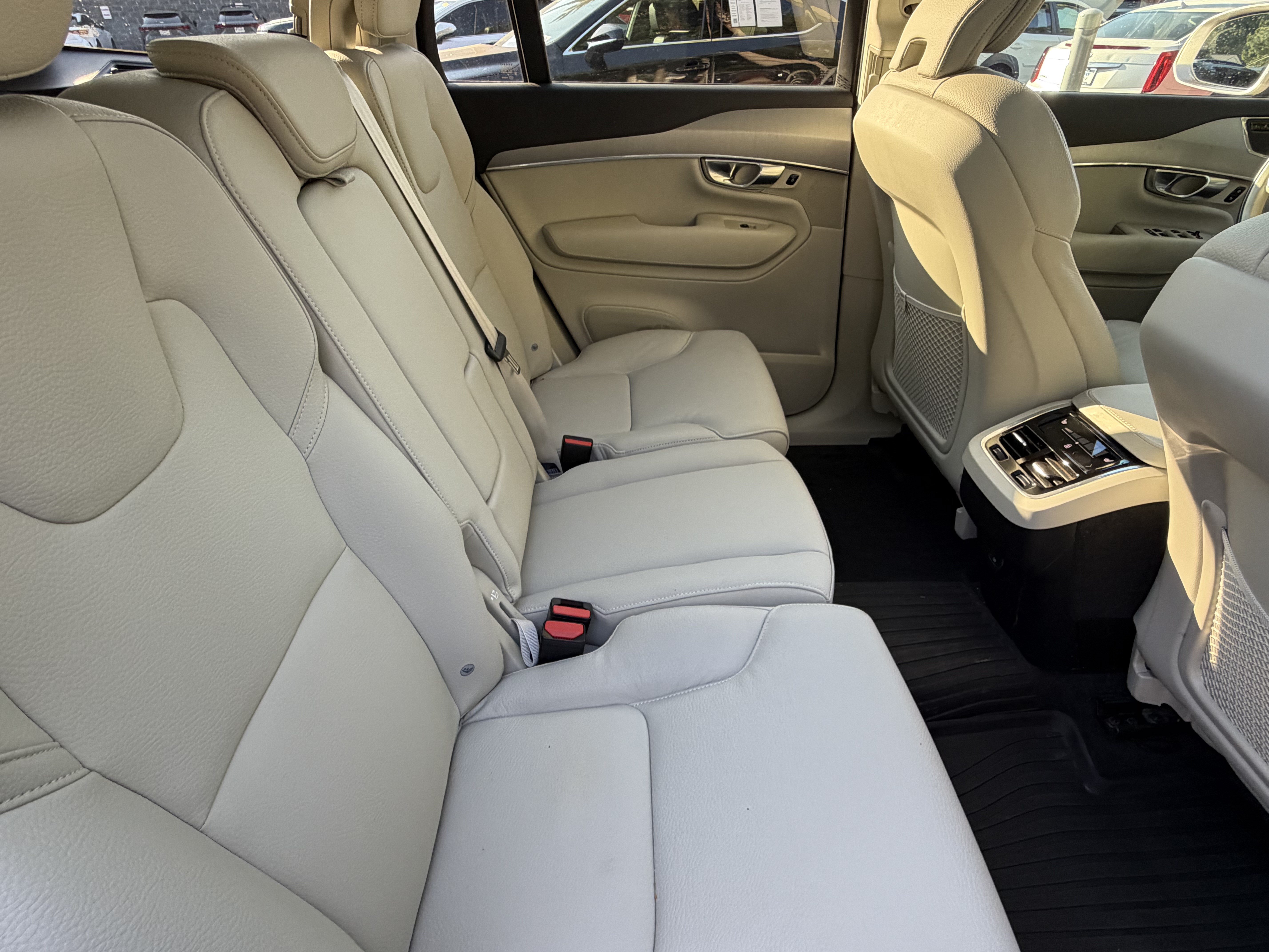 Used 2024 Volvo XC90 B5 Core w/ Climate Package AWD/4WD image 39