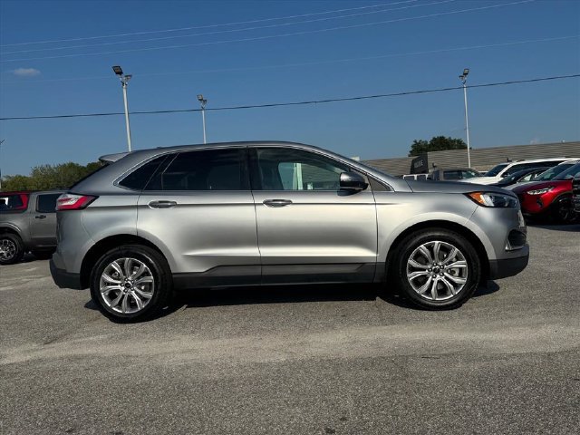 Used 2024 Ford Edge Titanium AWD/4WD image 2