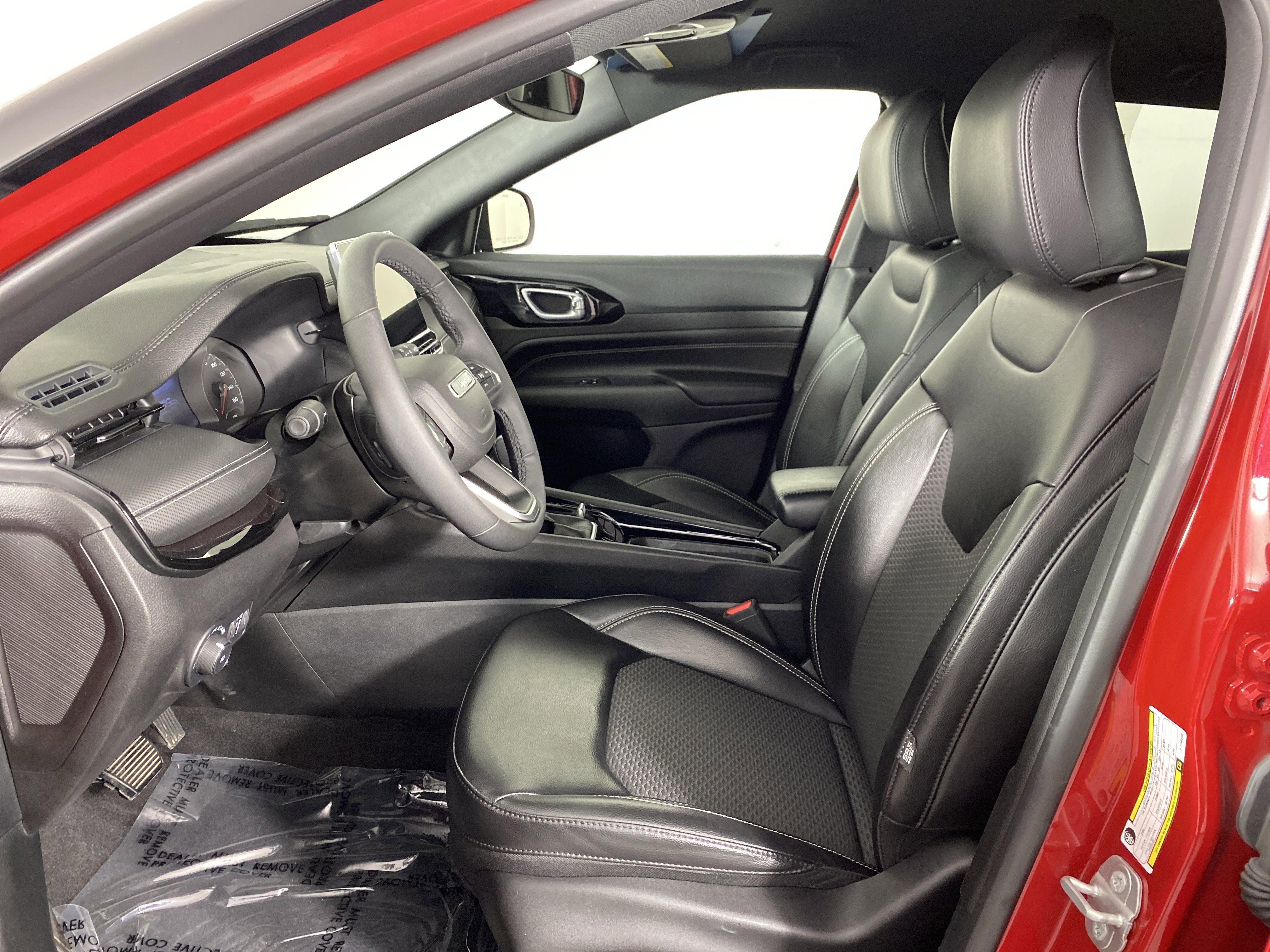 Used 2023 Jeep Compass Latitude w/ Convenience Group AWD/4WD image 16