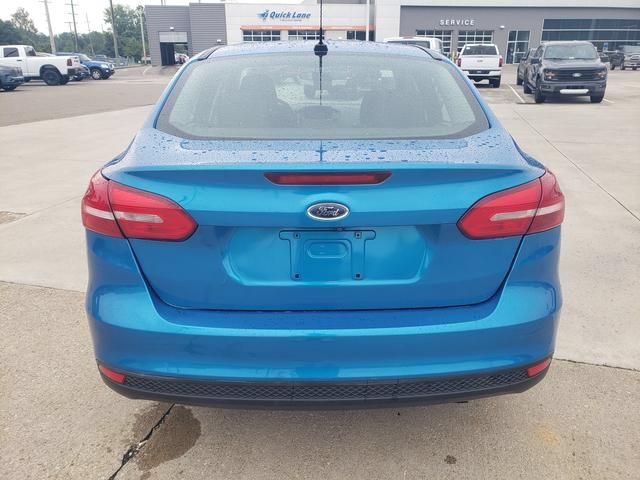 Used 2017 Ford Focus SE w/ Cold Weather Package FWD image 5
