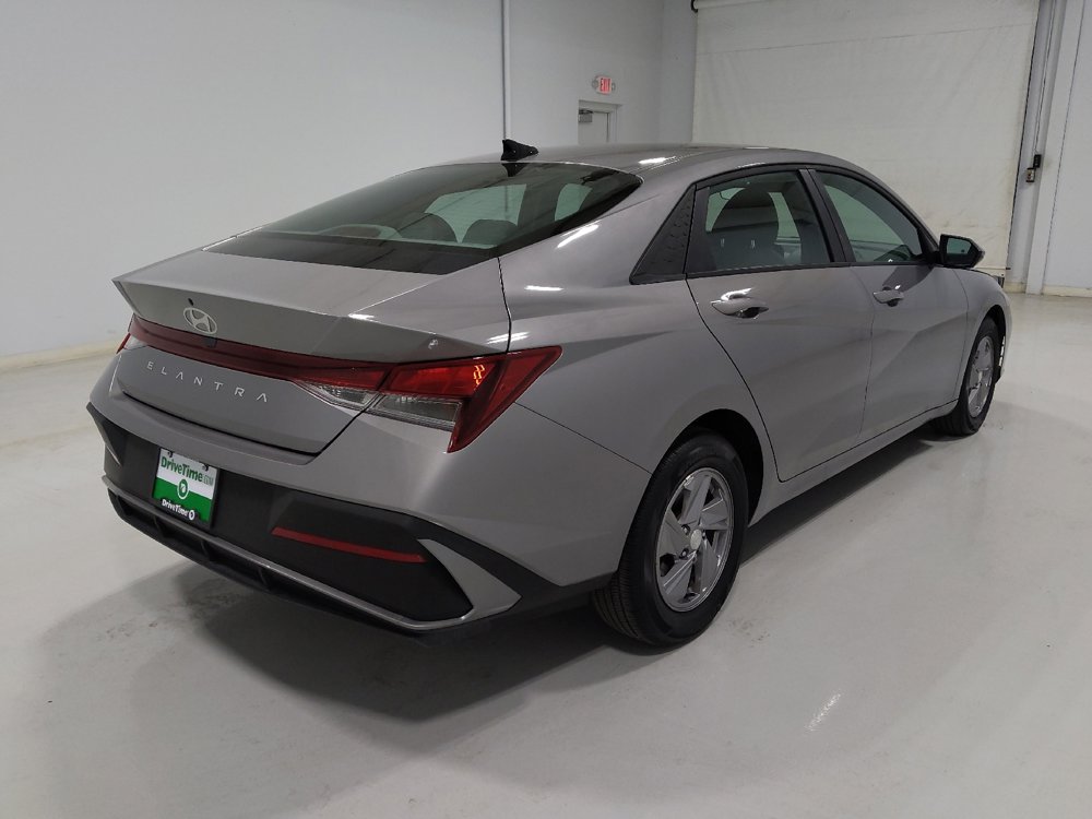 Used 2025 Hyundai Elantra SE w/ Cargo Package image 9