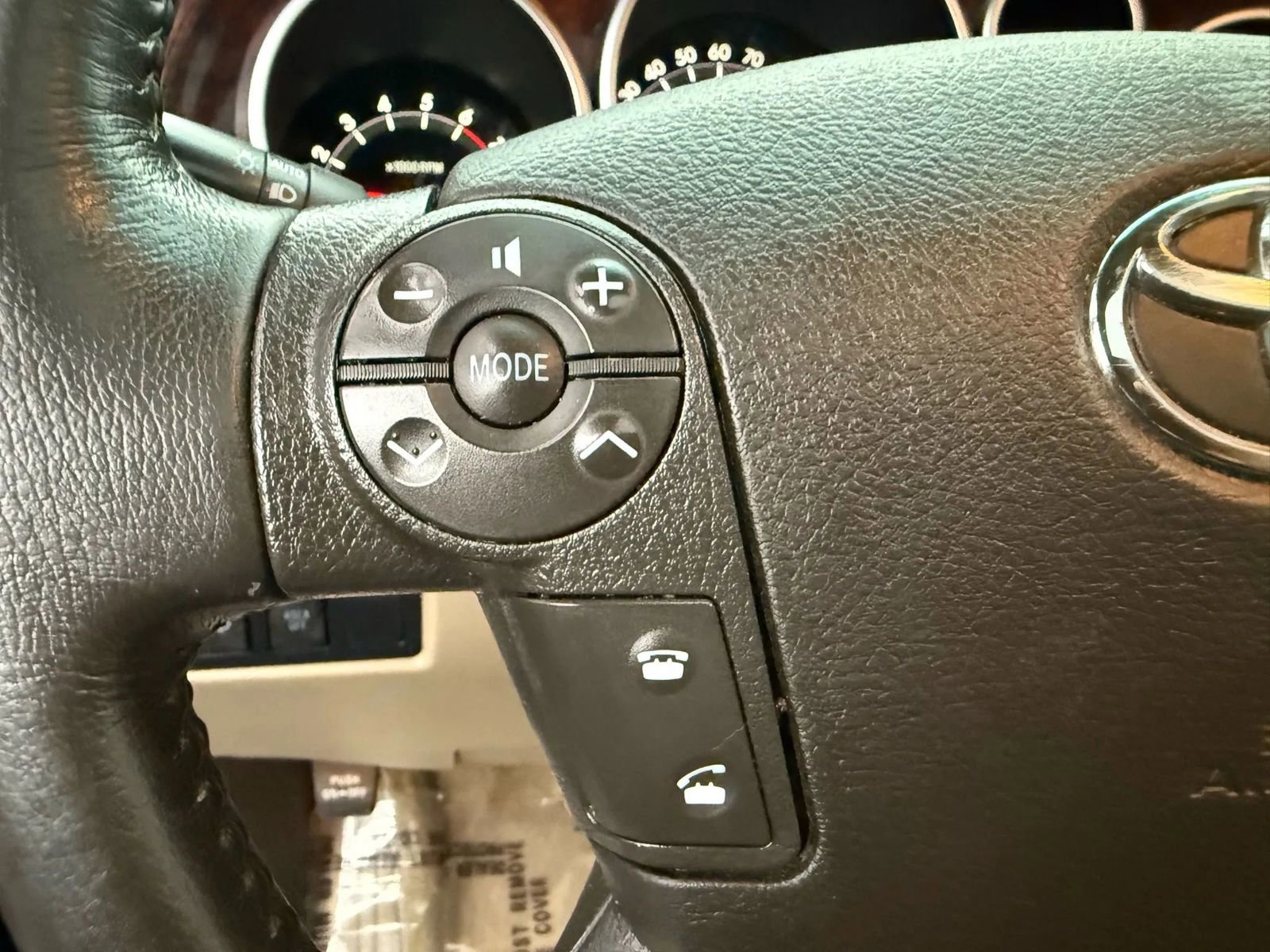 Used 2010 Toyota Sequoia Limited image 23