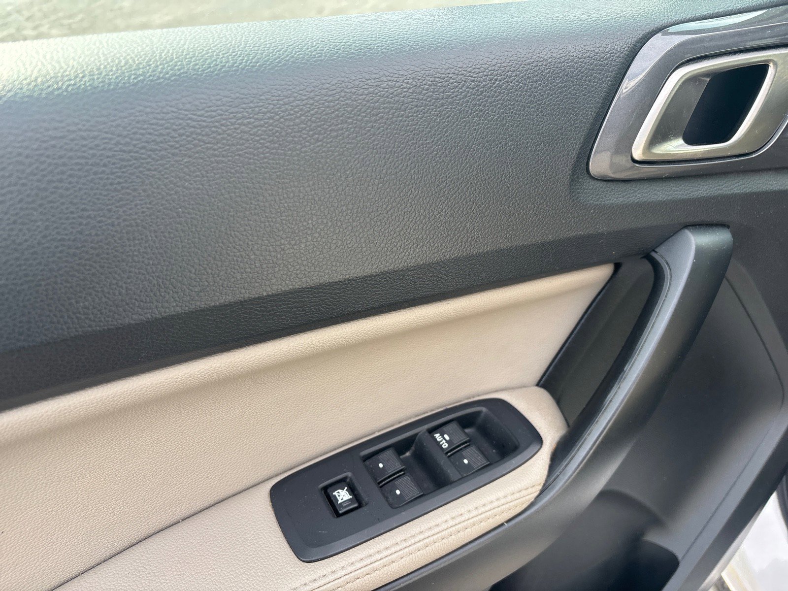 Used 2020 Ford Ranger Lariat w/ Equipment Group 501A Mid image 12