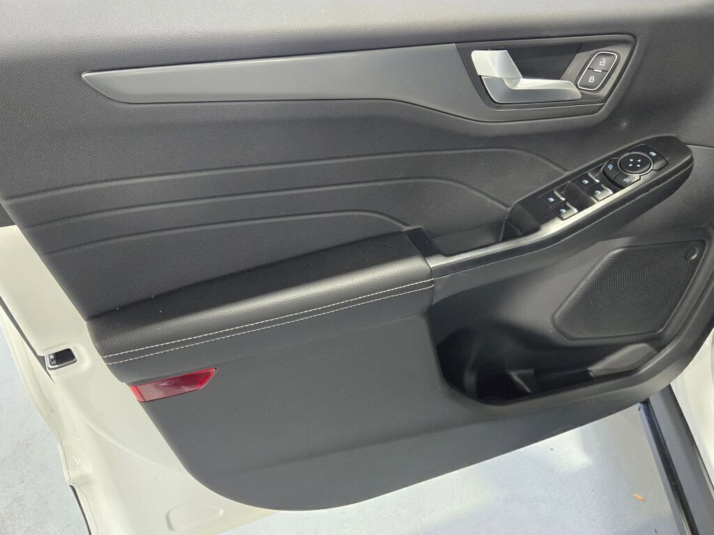 New 2025 Ford Escape SE image 27