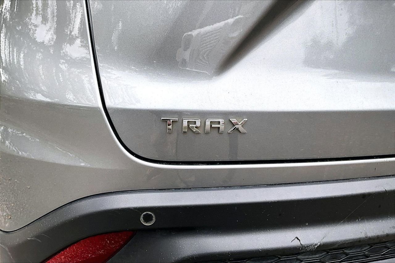 Used 2024 Chevrolet Trax LS w/ LS Convenience Package FWD image 21