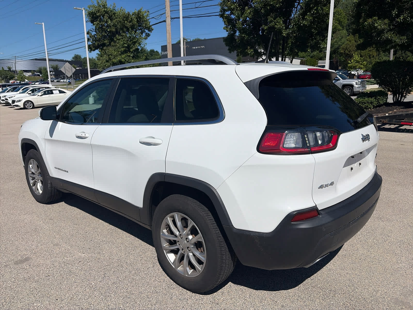 Used 2021 Jeep Cherokee Latitude Lux w/ Sun & Sound Group AWD/4WD image 2