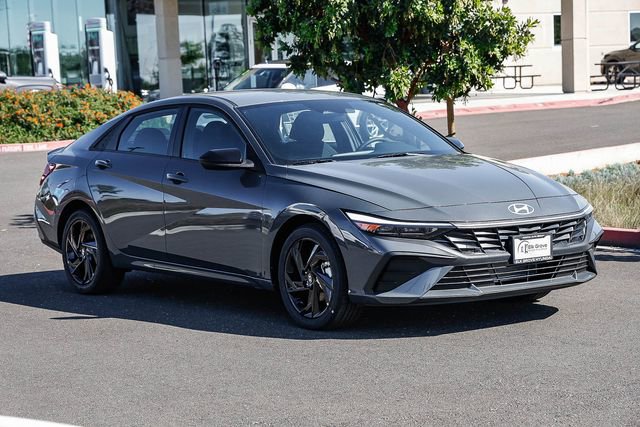 New 2026 Hyundai Elantra Sport FWD image 6