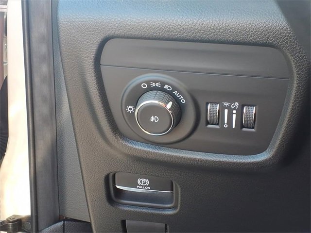 Certified 2022 Jeep Grand Cherokee L Overland w/ Luxury Tech Group IV image 18