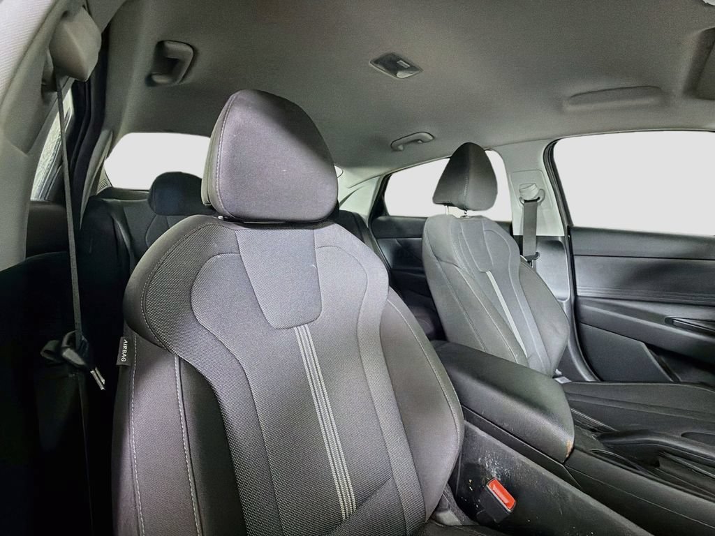 Used 2025 Hyundai Elantra SE FWD image 27