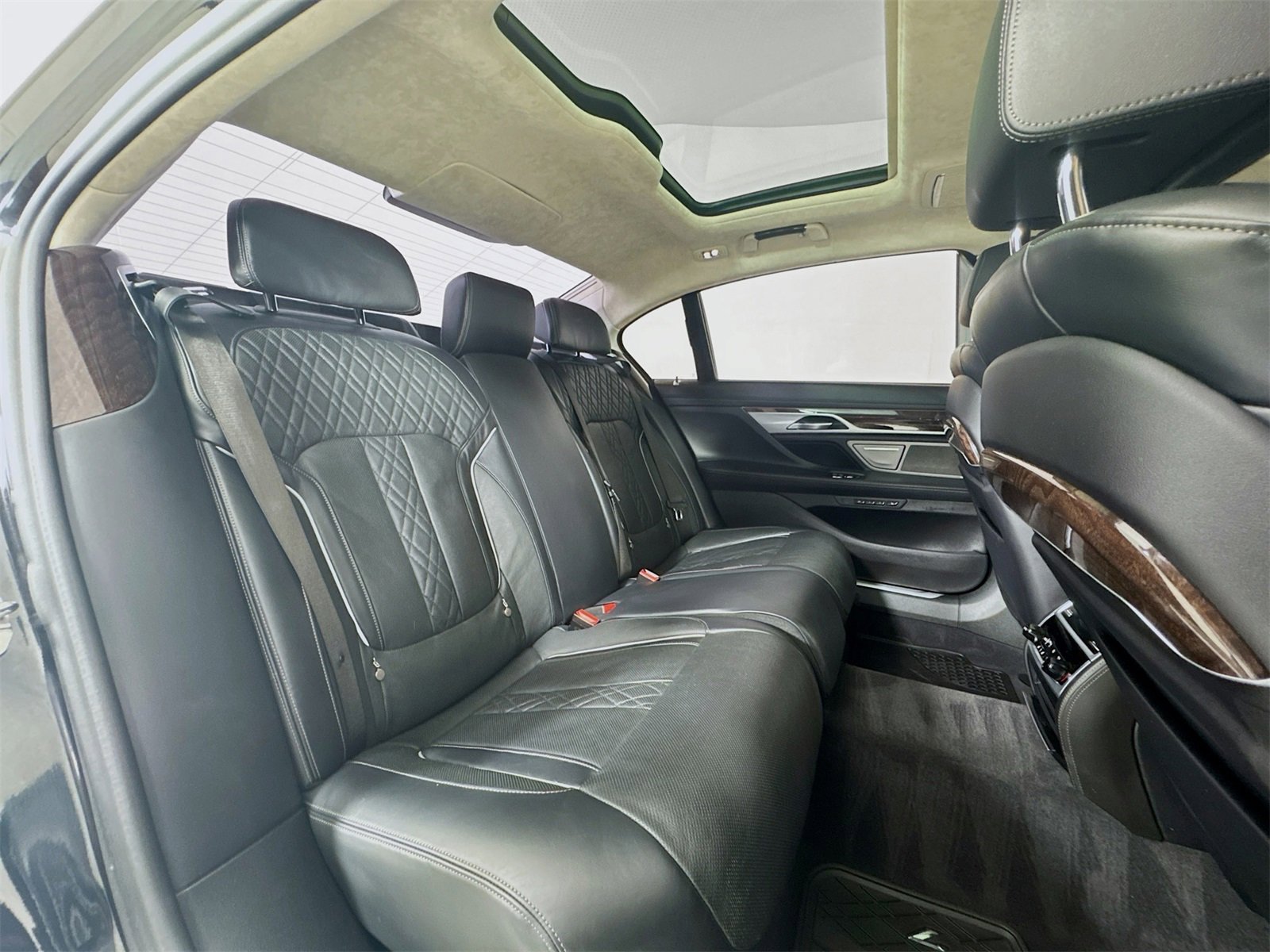 Used 2020 BMW M760i xDrive w/ Luxury Rear Seating Package image 26