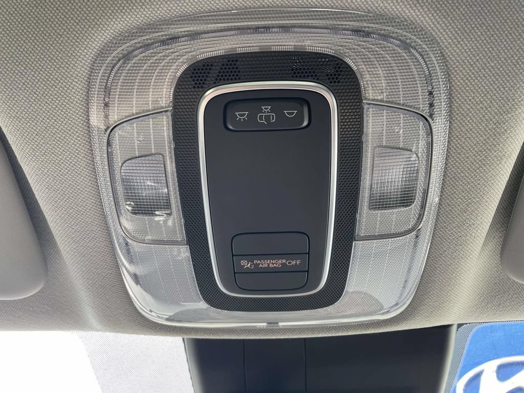 Certified 2025 Hyundai Elantra SE FWD image 31