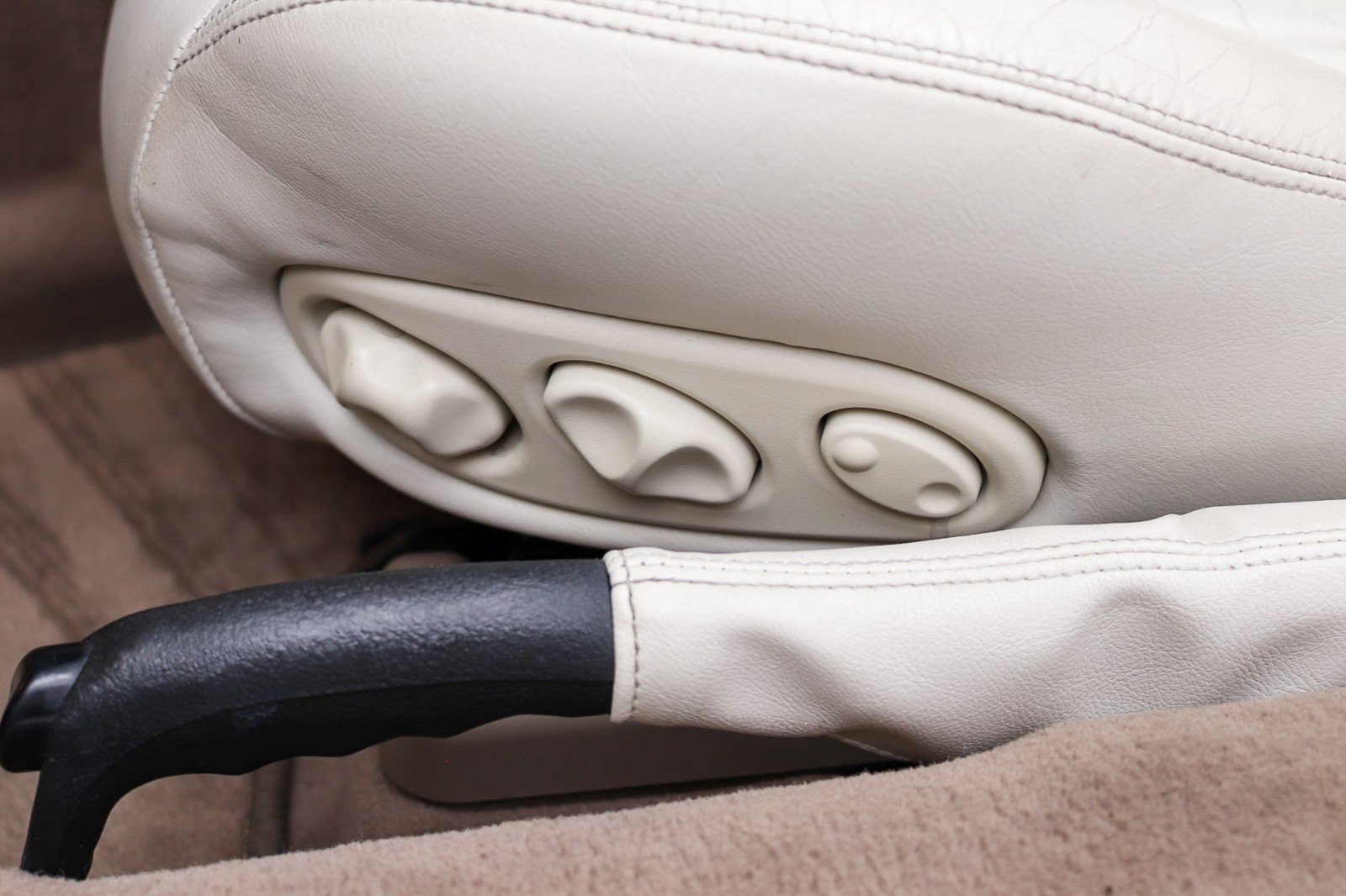 Used 2000 Jaguar XK8 Convertible RWD image 32