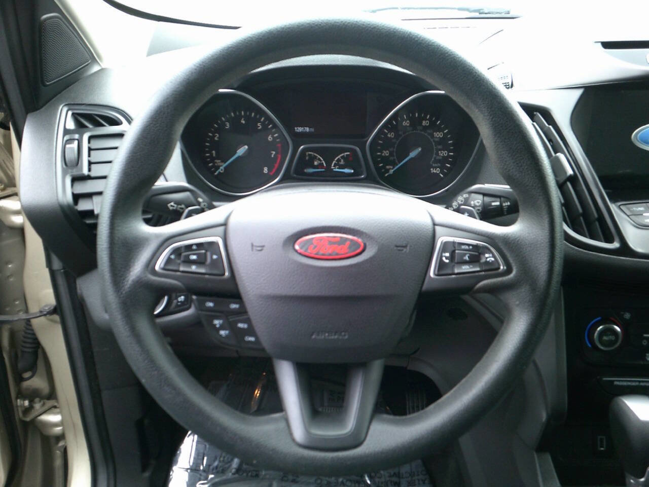 Used 2017 Ford Escape SE w/ Equipment Group 201A FWD image 17