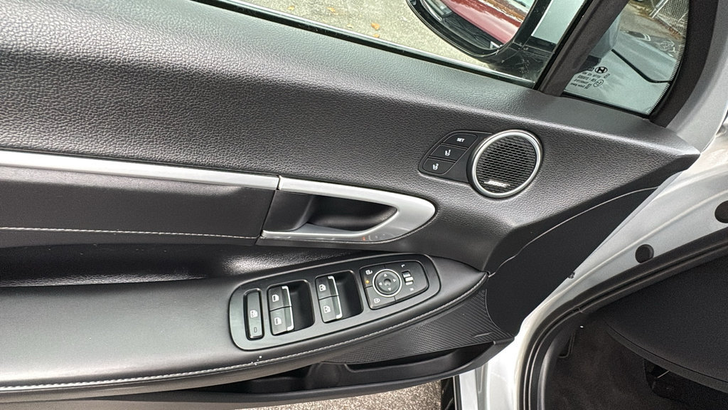 Used 2025 Hyundai Sonata Limited FWD image 11