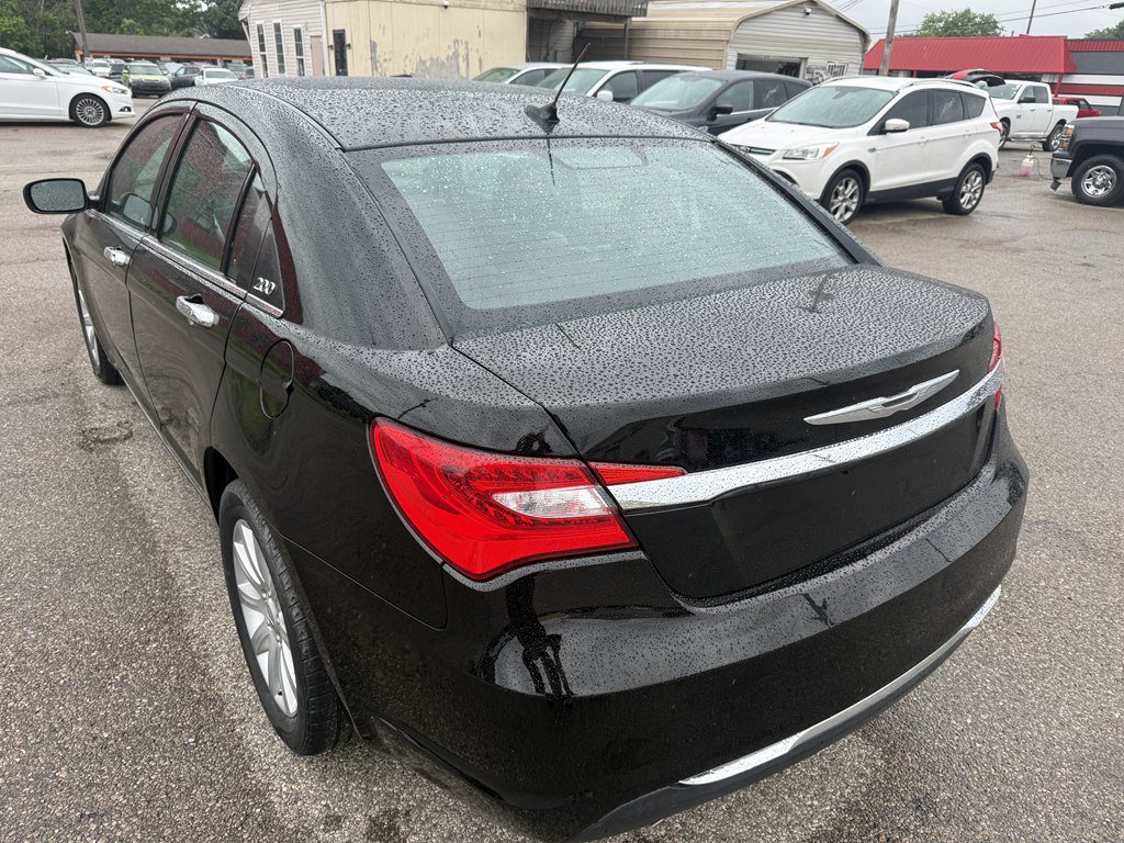 Used 2013 Chrysler 200 Limited FWD image 4