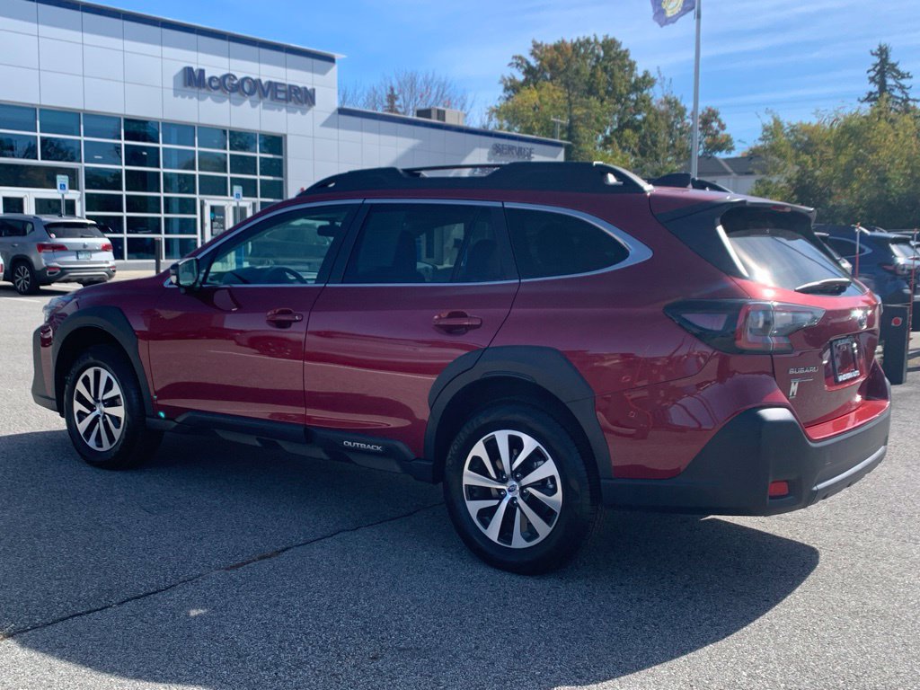 Used 2025 Subaru Outback Premium AWD/4WD image 4