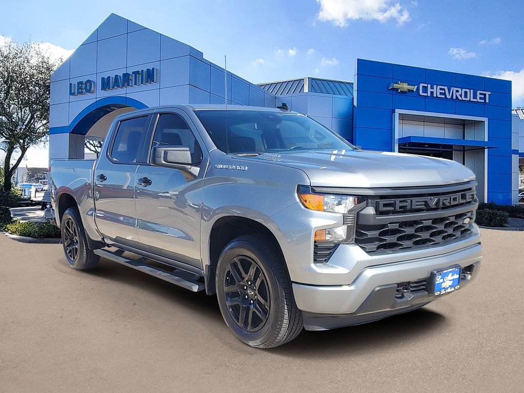 Used 2025 Chevrolet Silverado 1500 Custom image 2