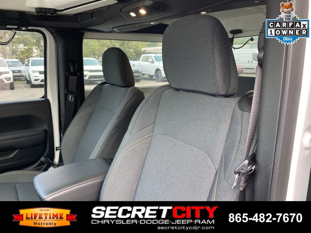 Used 2025 Jeep Wrangler Sport AWD/4WD image 9