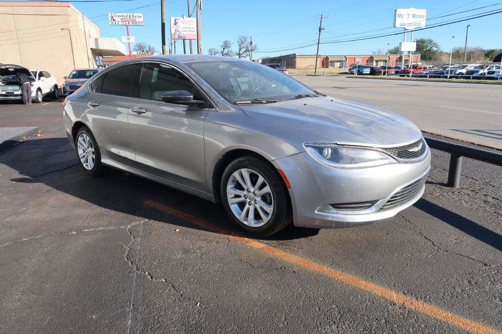 Used 2016 Chrysler 200 Limited w/ Convenience Group image 2