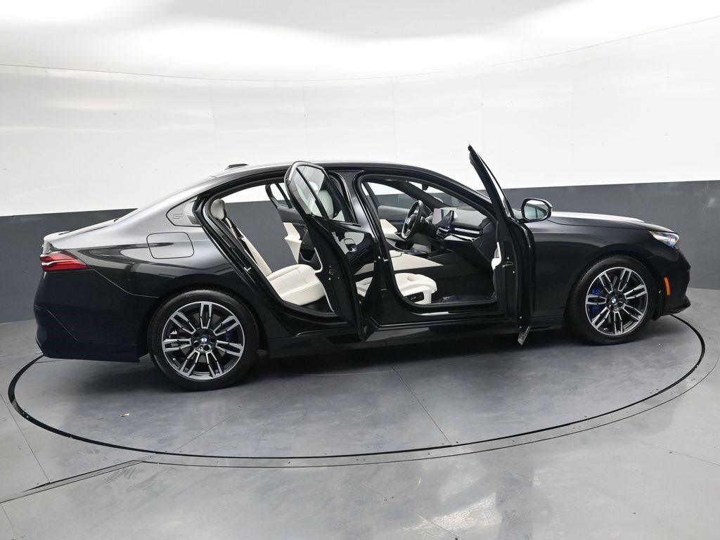Used 2024 BMW 540i xDrive w/ Premium Package AWD/4WD image 33
