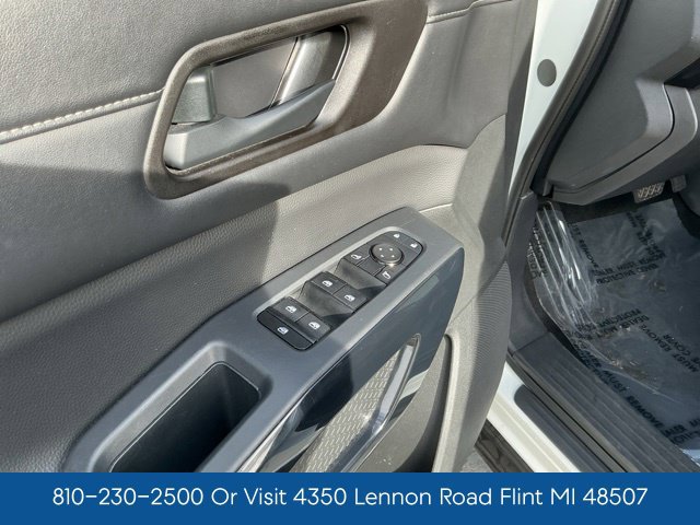 Used 2024 Nissan Pathfinder SV FWD image 15