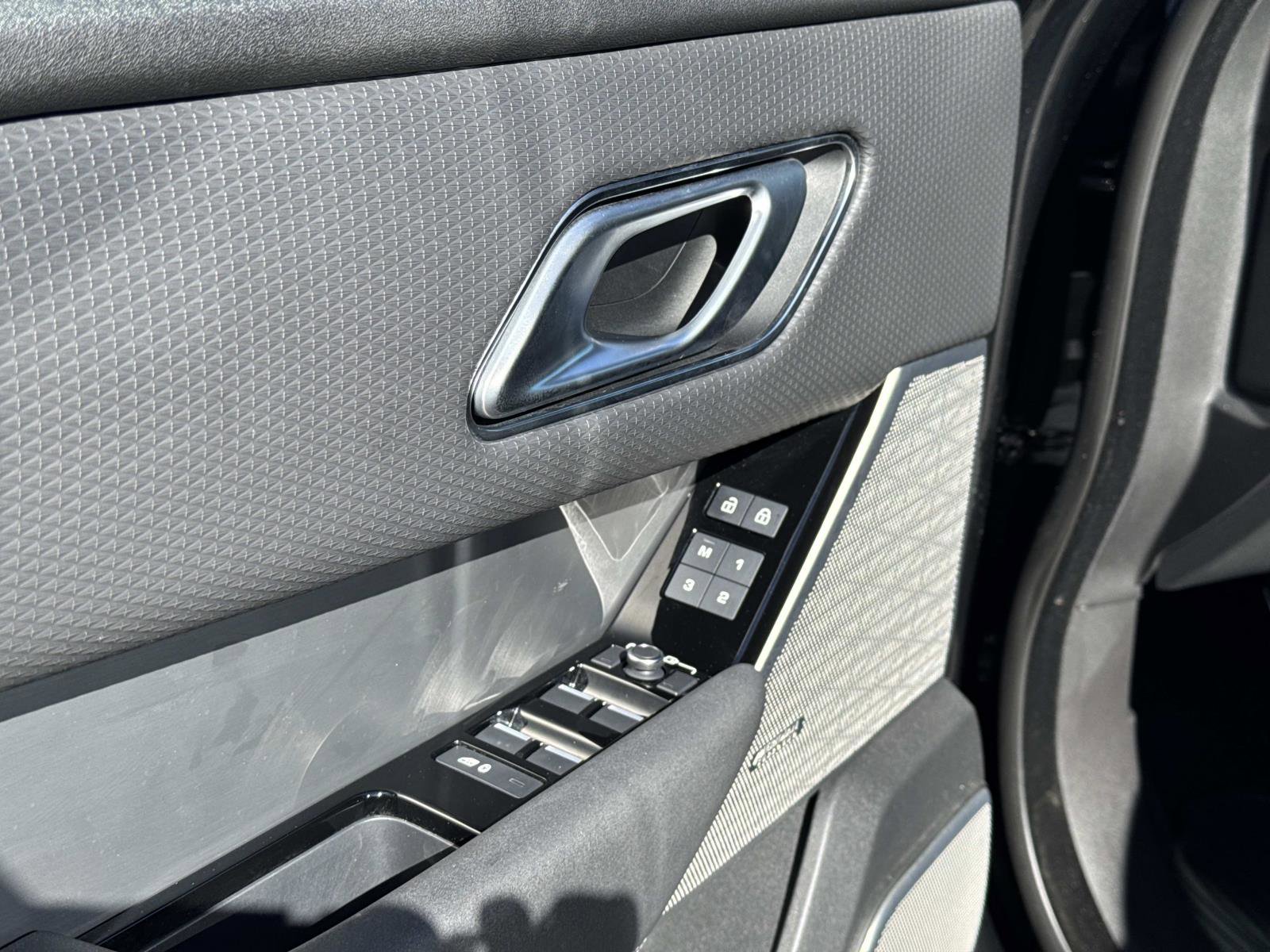 Used 2023 Land Rover Range Rover Velar HST image 20