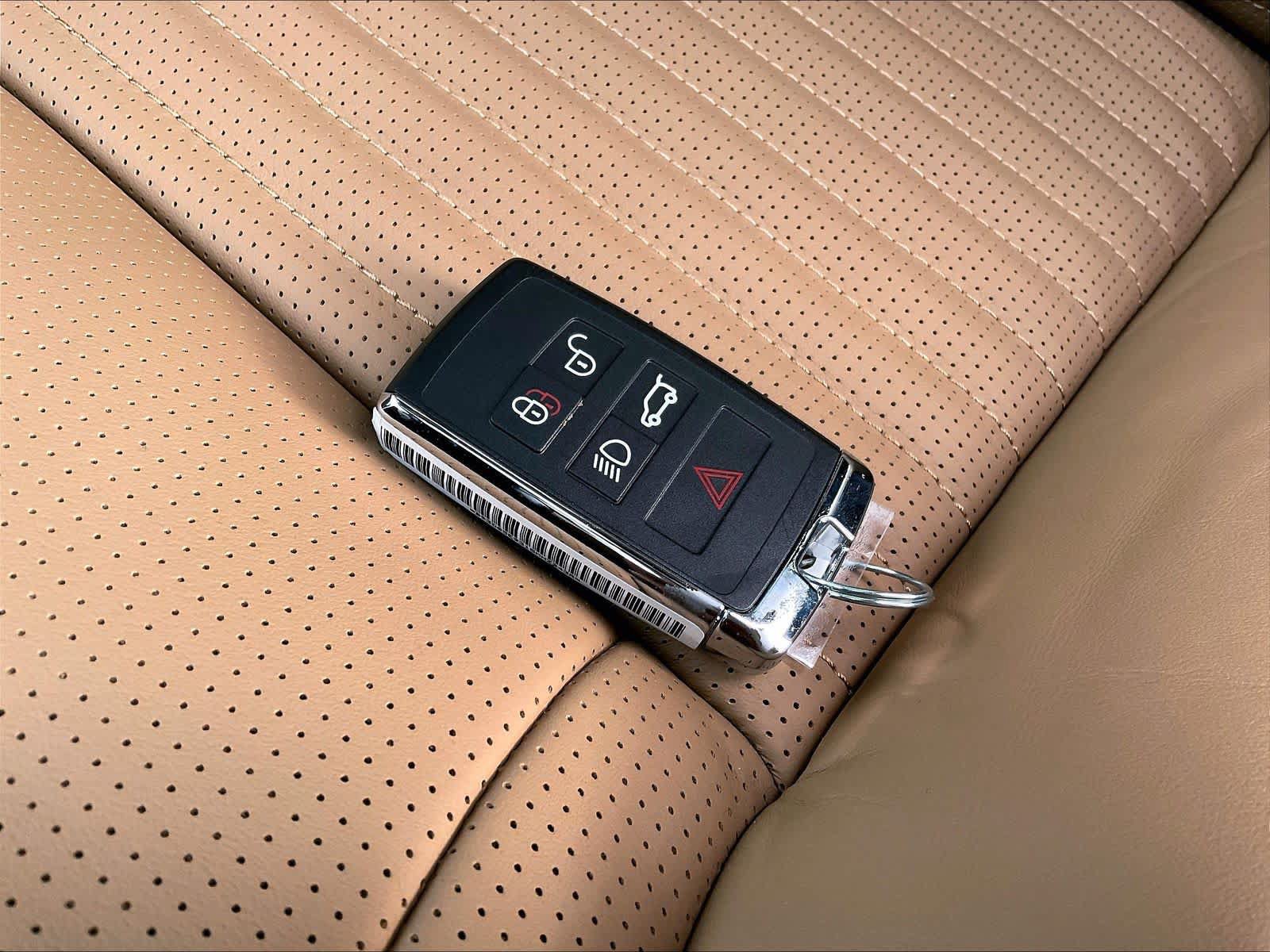 New 2025 Land Rover Discovery Metropolitan Edition AWD/4WD image 35