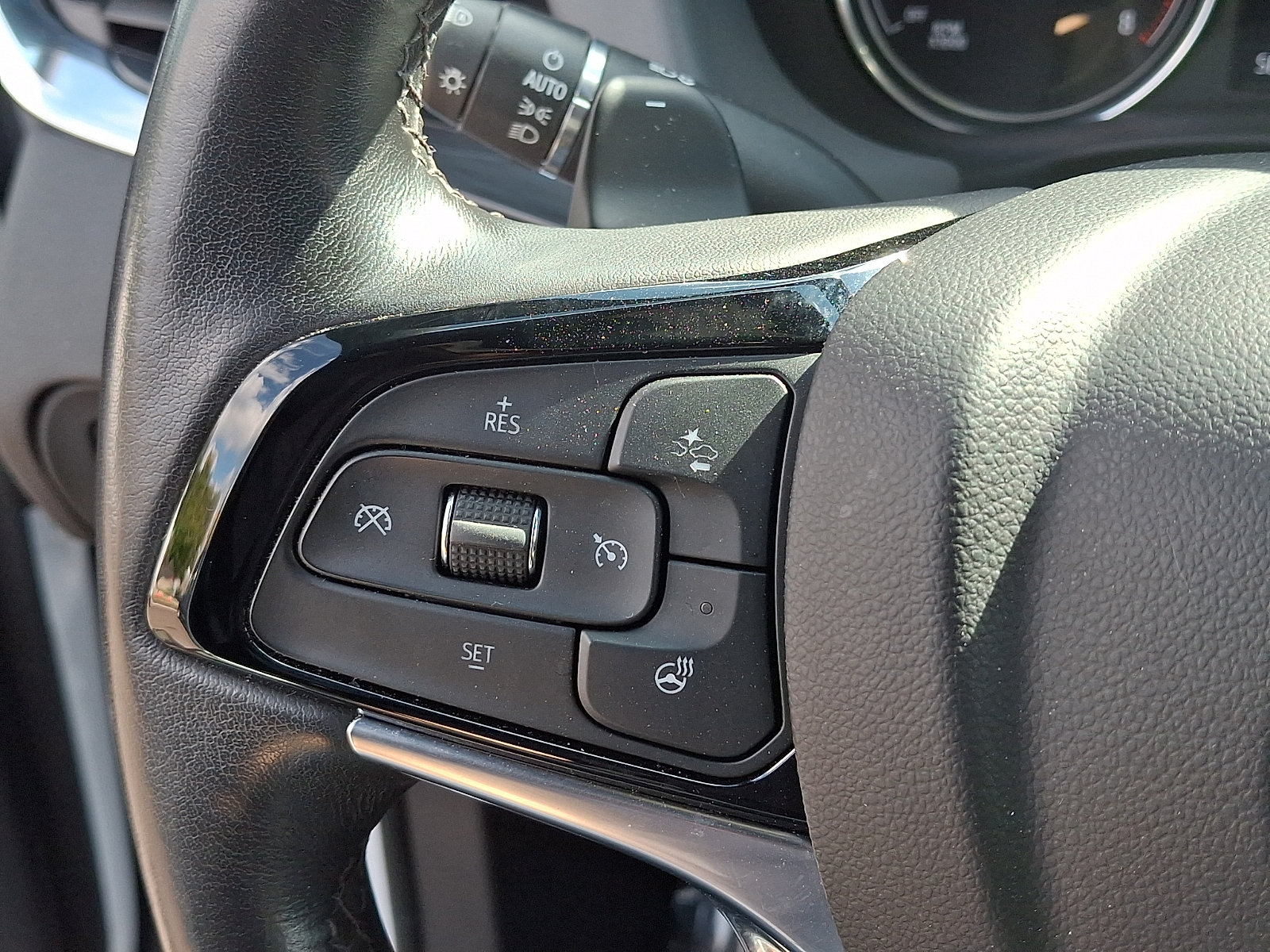 Used 2023 Buick Enclave Essence AWD/4WD image 20