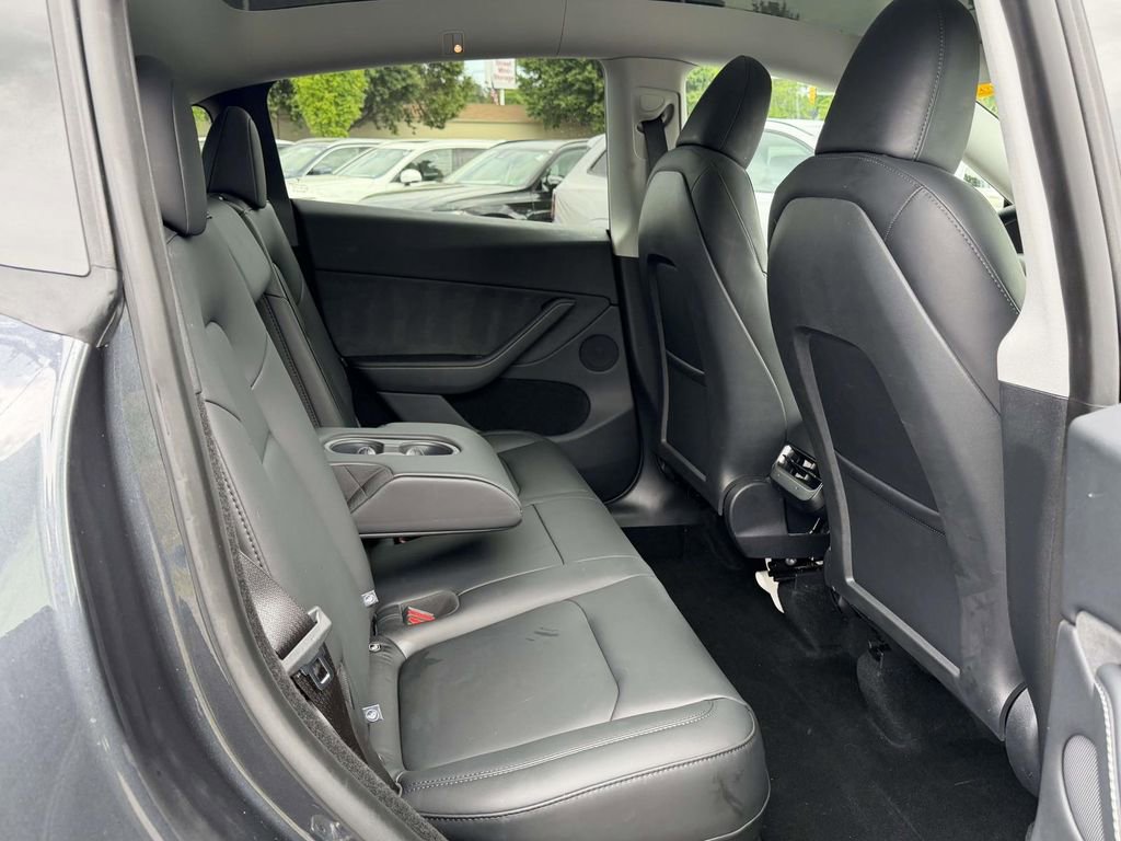 Used 2024 Tesla Model Y Long Range AWD/4WD image 12