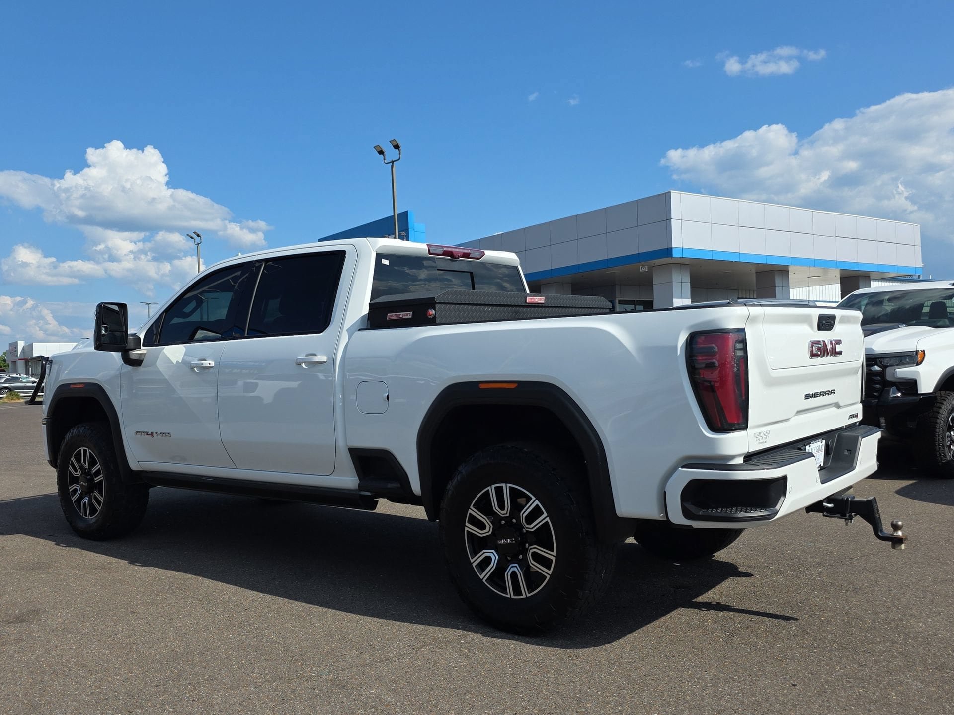 Used 2024 GMC Sierra 2500 AT4 w/ AT4 Premium Plus Package AWD/4WD image 3