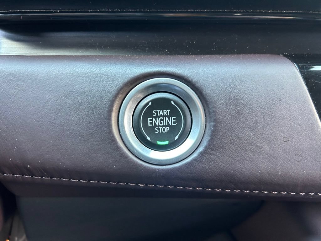 Used 2022 Cadillac Escalade Premium Luxury Platinum RWD image 35