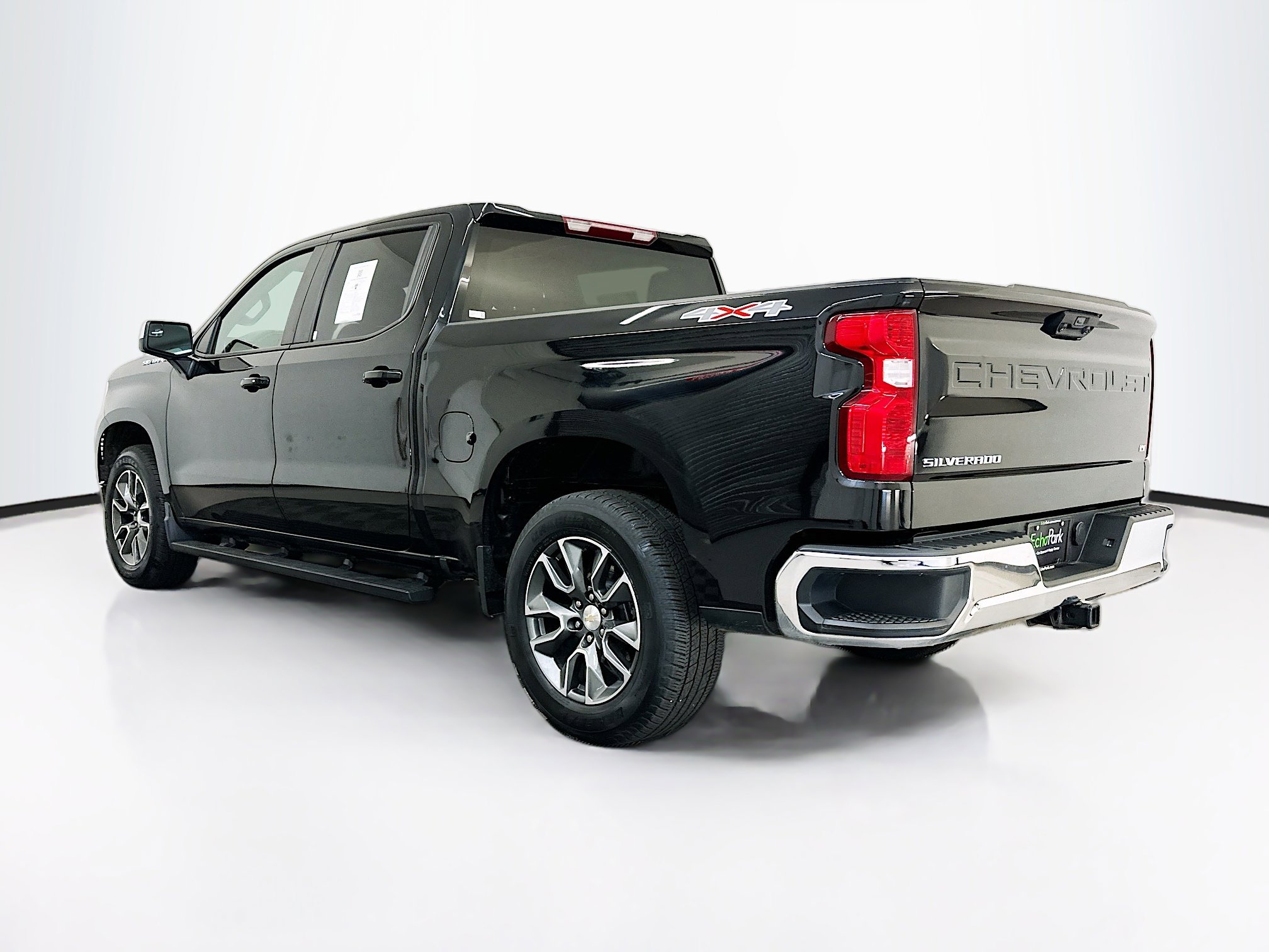 Used 2023 Chevrolet Silverado 1500 LT AWD/4WD image 5