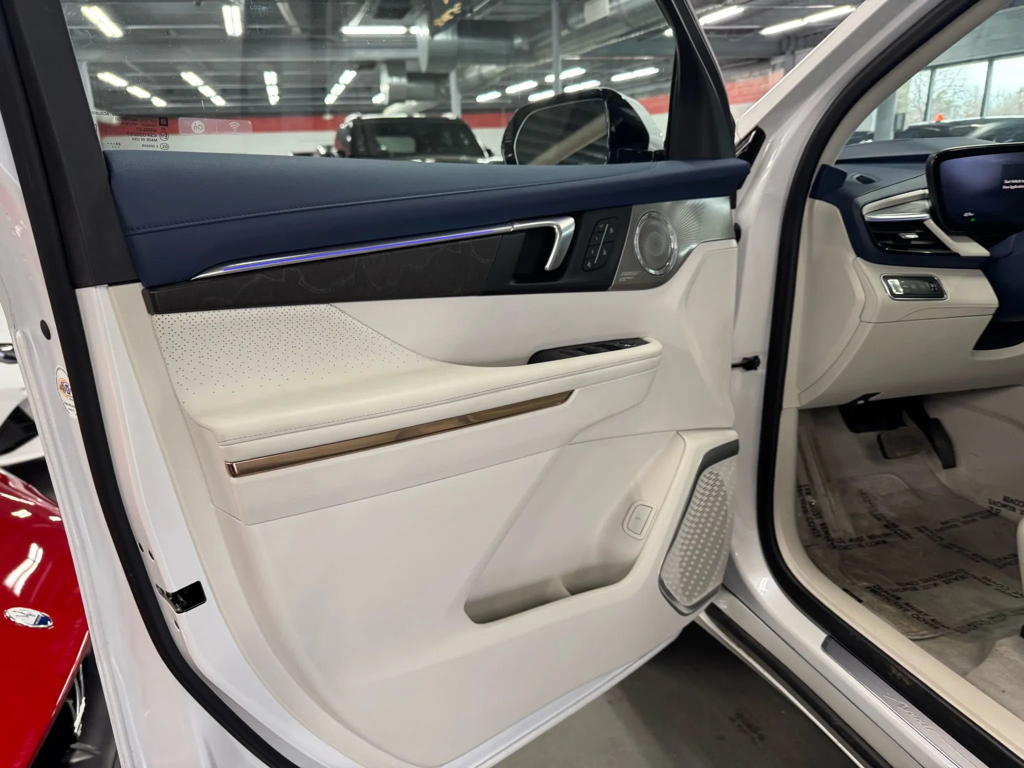 Used 2025 Buick Enclave Avenir w/ LPO, Floor Liner Package FWD image 11