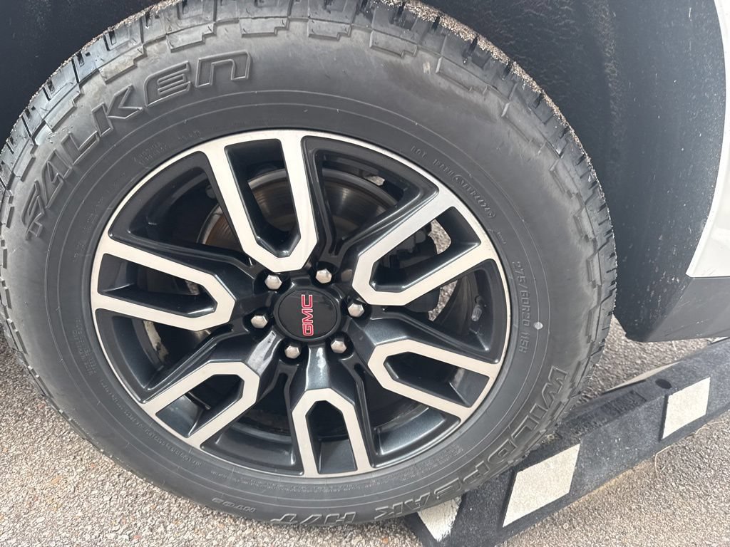 Used 2021 GMC Yukon XL AT4 w/ AT4 Premium Package AWD/4WD image 10