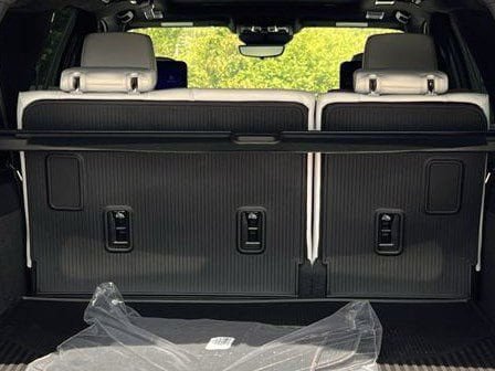 New 2026 Cadillac Escalade ESV Platinum Sport w/ LPO, Floor Liner Package AWD/4WD image 27