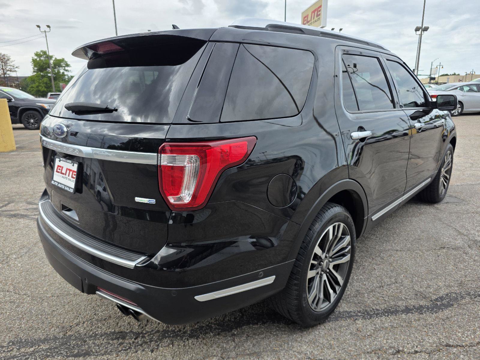 Used 2019 Ford Explorer Platinum AWD/4WD image 6