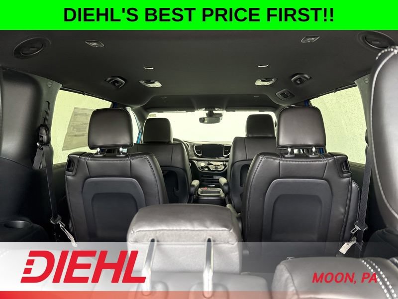New 2027 Chrysler Pacifica Select AWD/4WD image 10