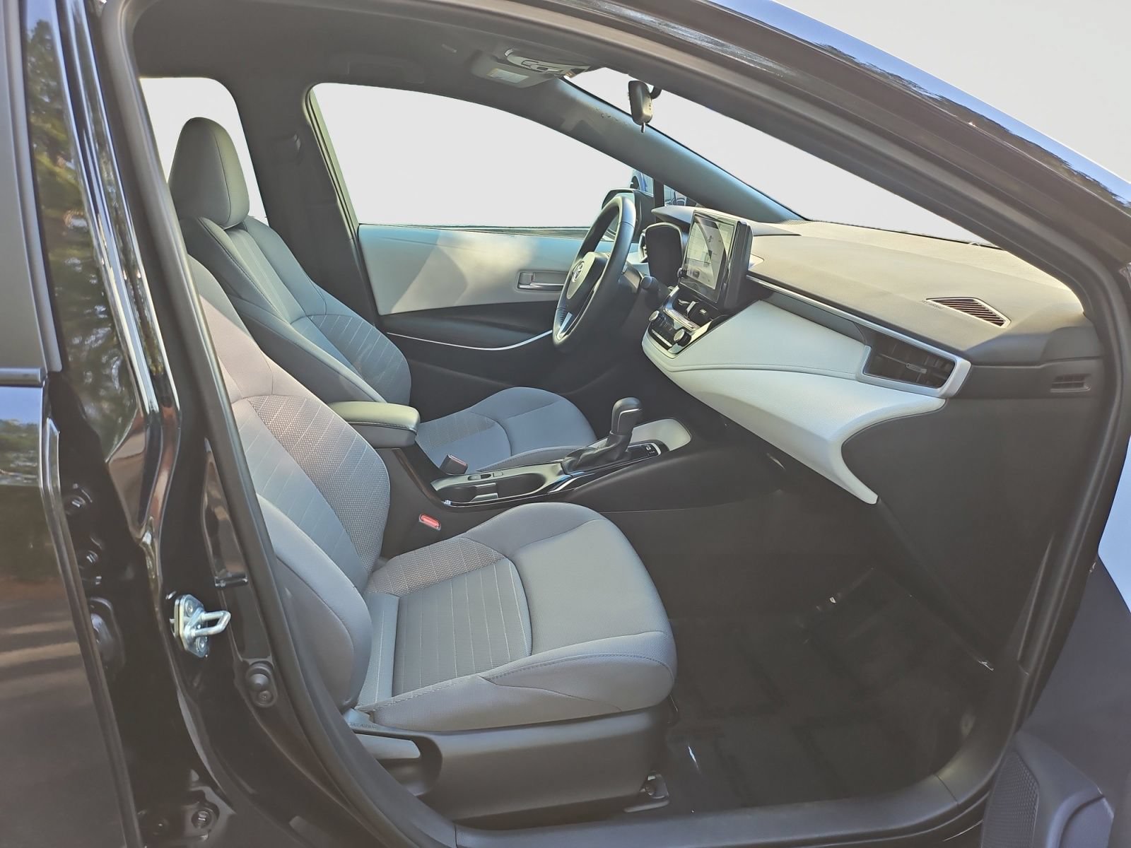 Used 2025 Toyota Corolla SE FWD image 17