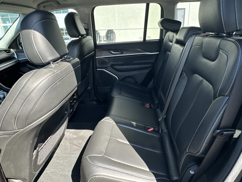 Used 2023 Jeep Grand Cherokee Limited AWD/4WD image 16
