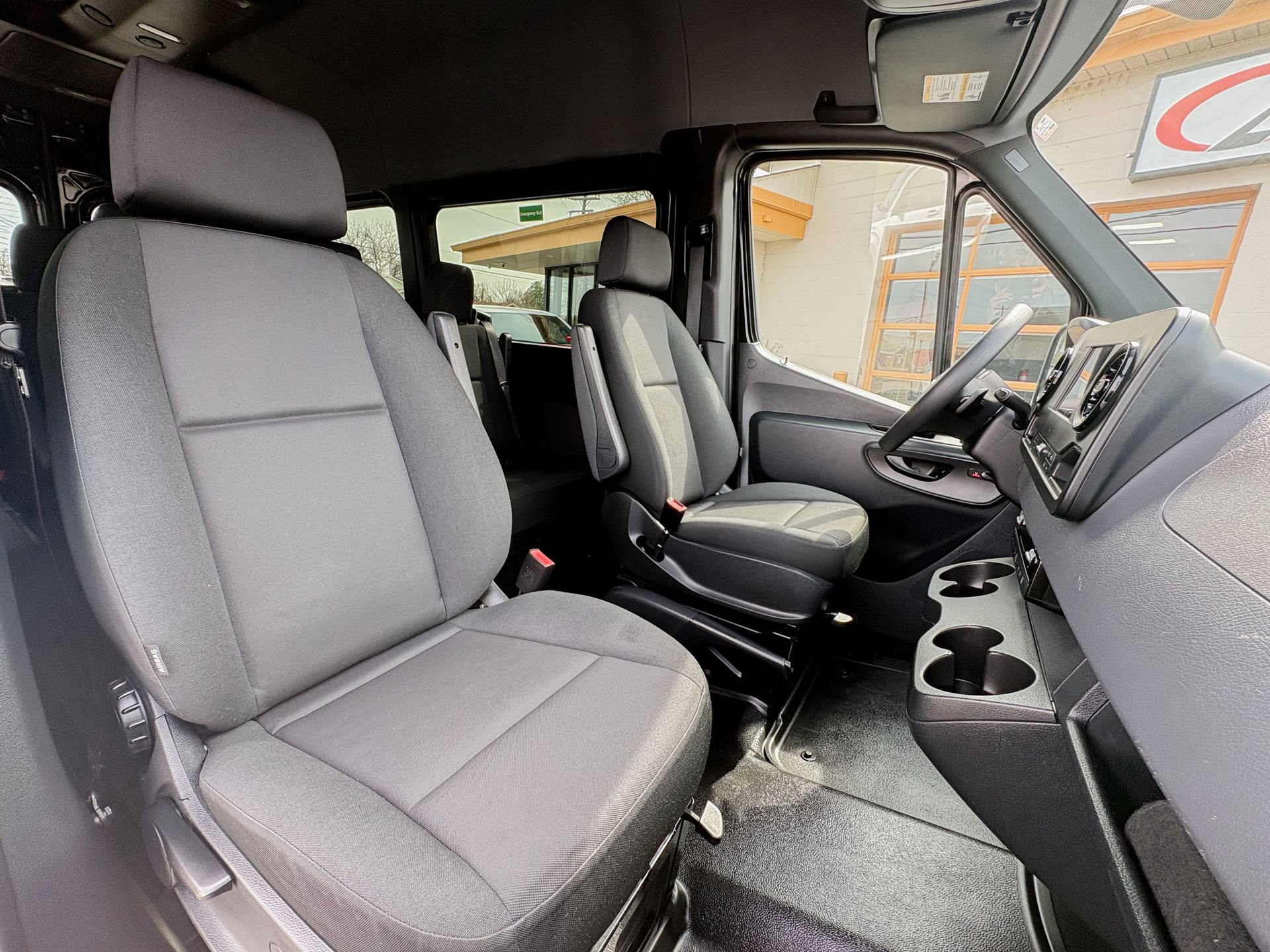 Used 2024 Mercedes-Benz Sprinter 2500 image 21