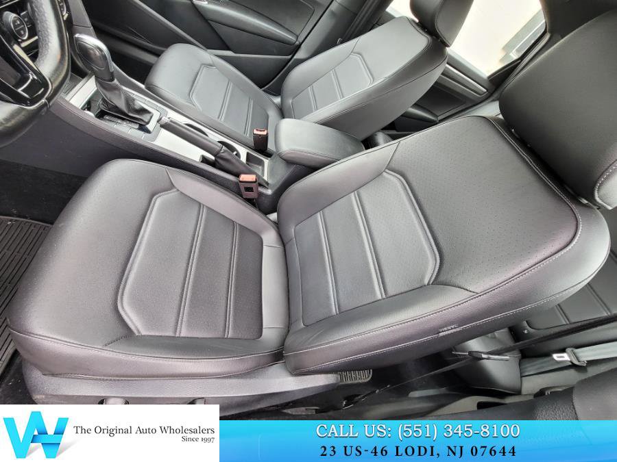 Used 2021 Volkswagen Passat 2.0T R-Line image 10