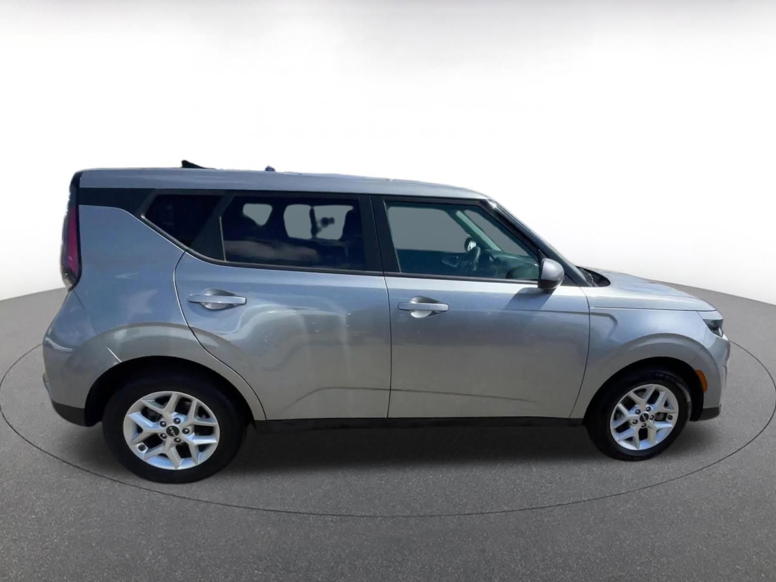 Used 2025 Kia Soul LX w/ LX Technology Package FWD image 16