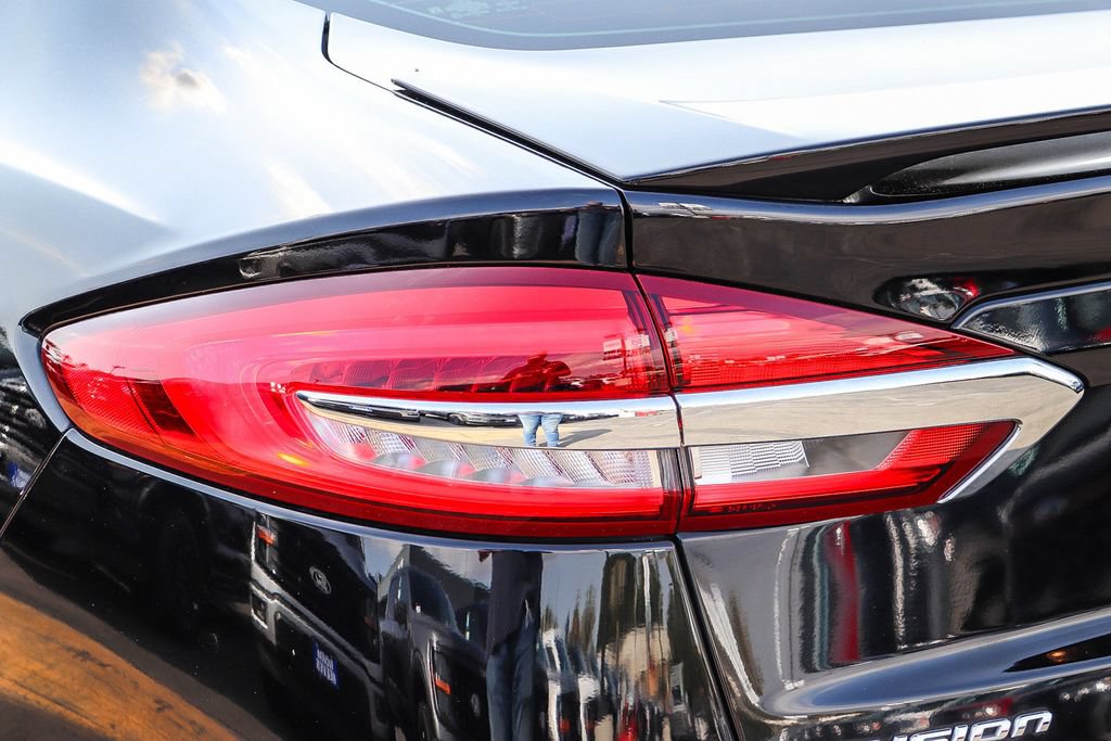 Used 2019 Ford Fusion Energi Titanium FWD image 11
