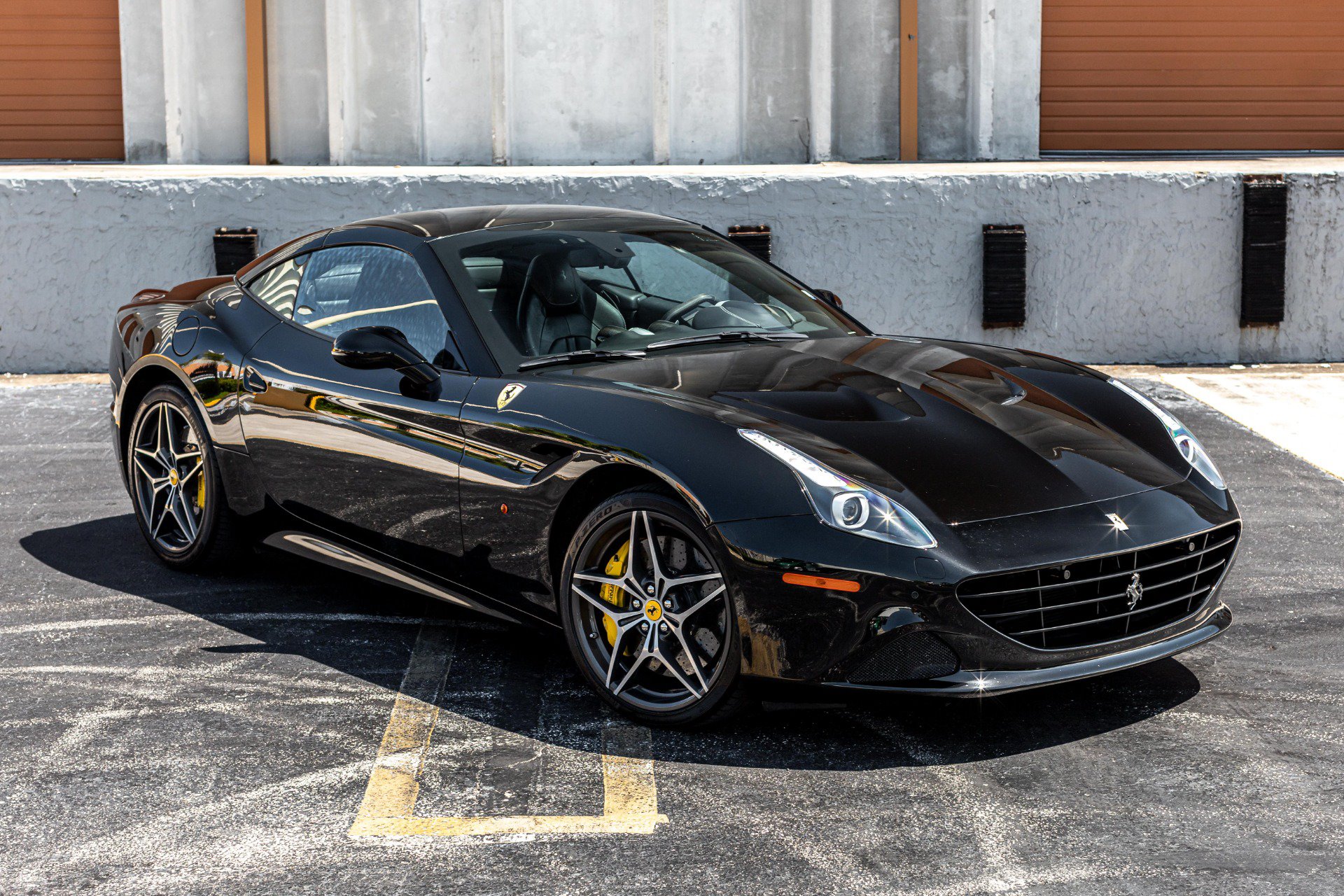 Used 2017 Ferrari California T RWD image 3